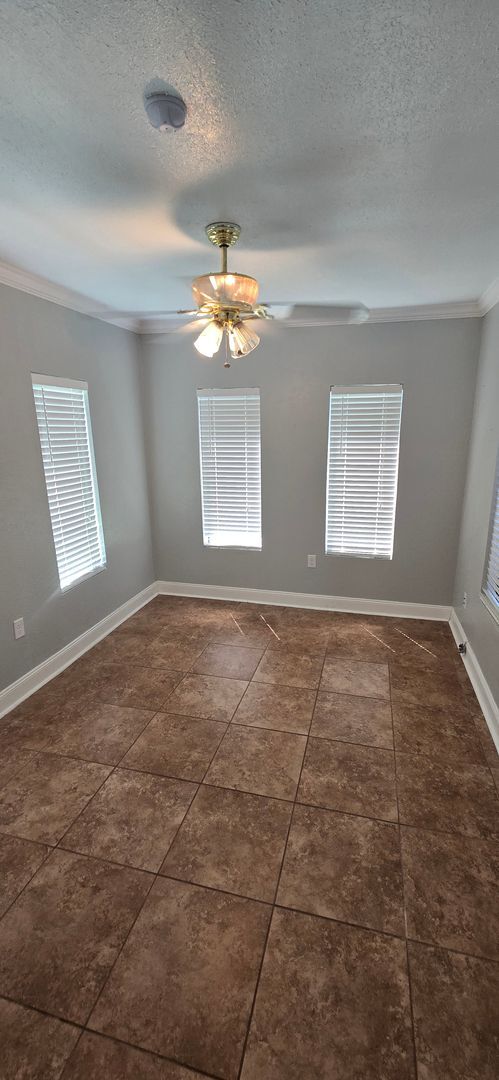 Building Photo - 3 Bedroom 2 Bathroom in Greenacres (N Bossier)