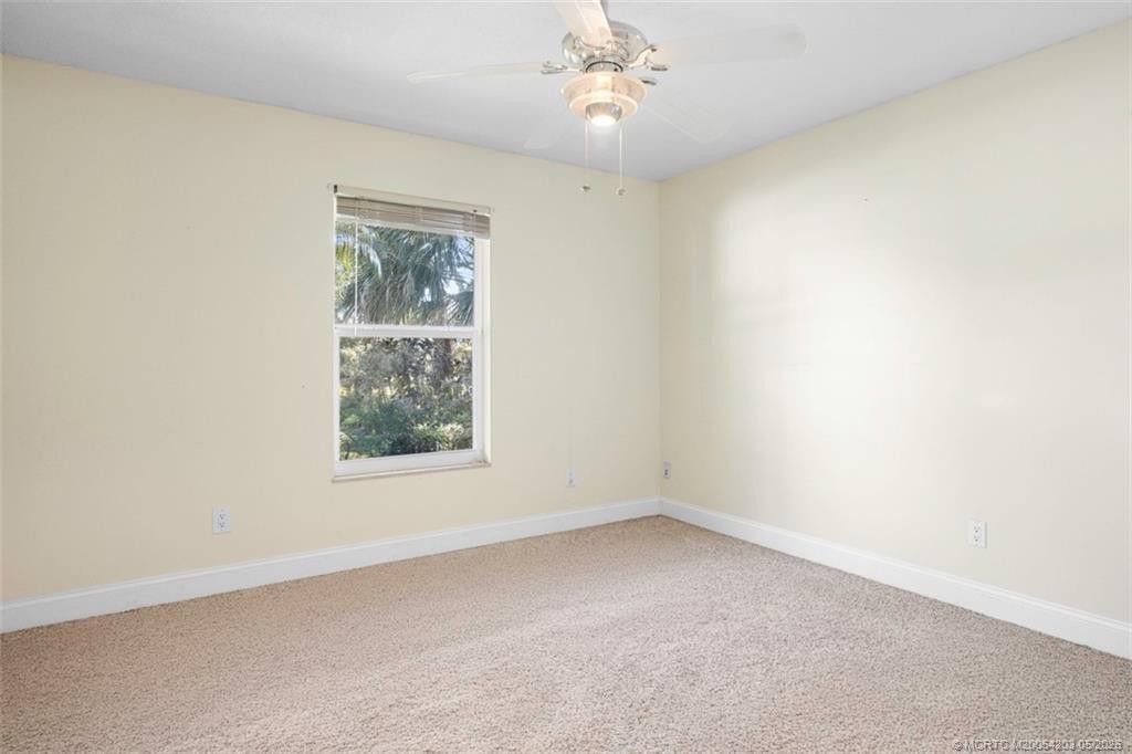 Building Photo - 3074 NE Loquat Ln