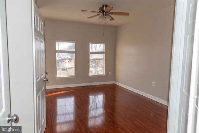 Building Photo - 42425 Goldenseal Square