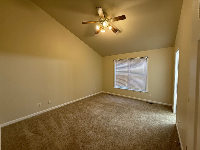 Building Photo - 11 Trotter Ln