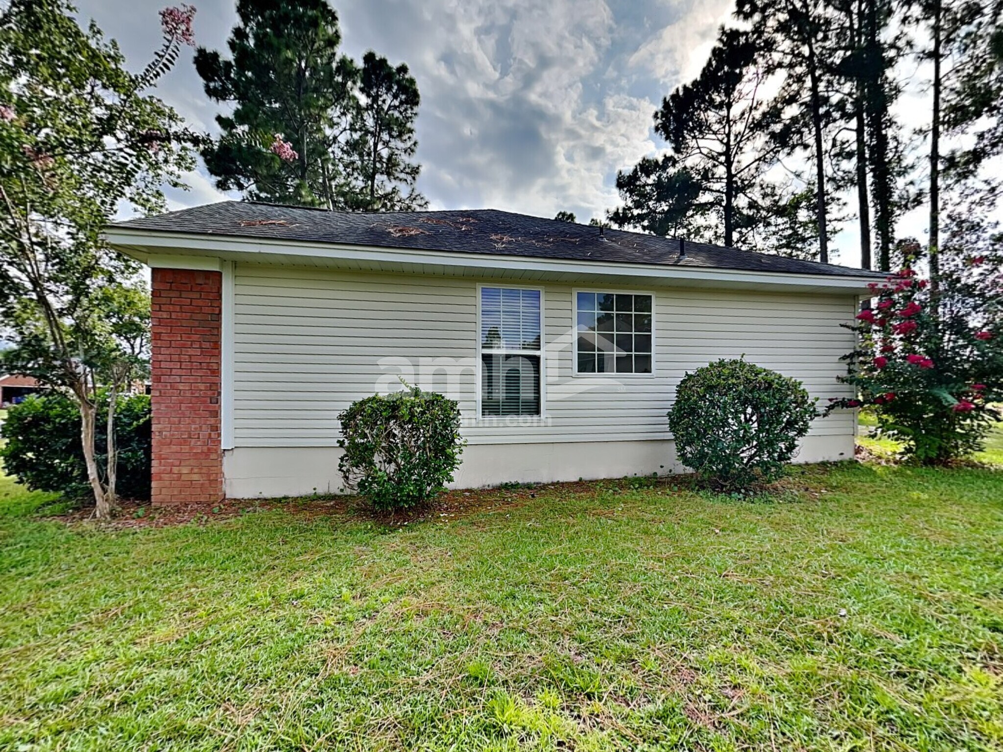 Building Photo - 420 Roberts Way