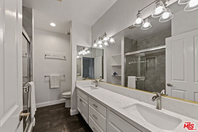 Building Photo - 1811 Manning Ave