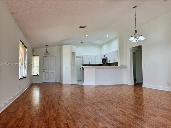 Building Photo - 4481 Dogwood Cir