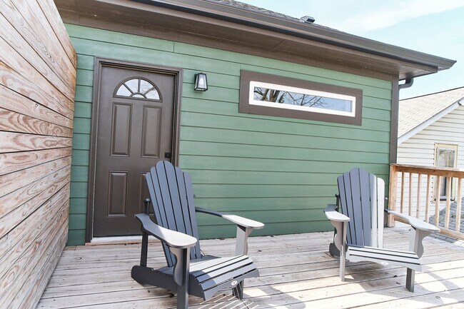 Building Photo - Fully Furnished 2BD Duplex in the Heart of...