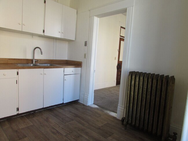 Building Photo - 318 Victor Ave