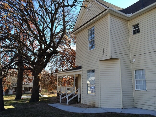 Building Photo - 328 N Philadelphia Ave