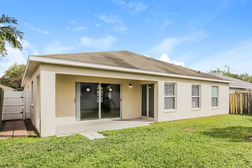 Building Photo - 30853 Sade Ct