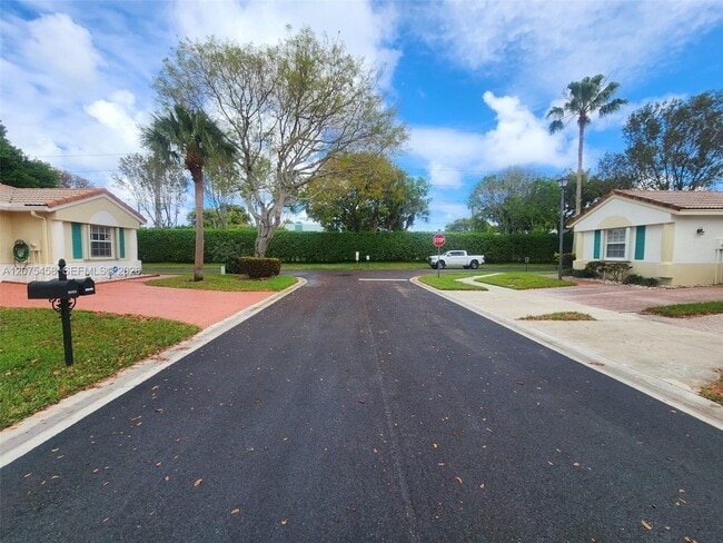 Building Photo - 6053 Heliconia Rd