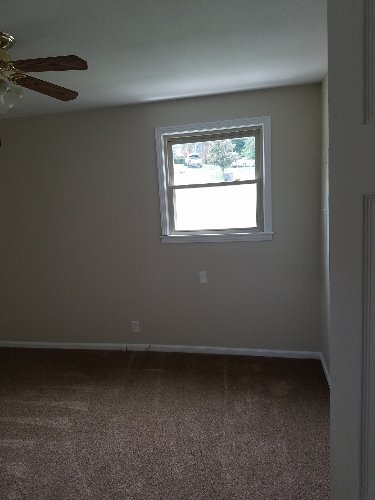 New carpet in all bedrooms - 665 Harpeth Bend Dr