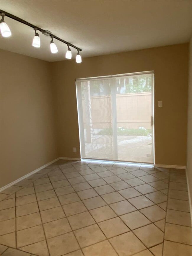 Building Photo - 7922 Ridgeline N
