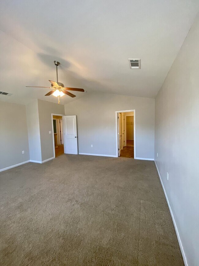 Building Photo - 4BR/2.5BA Home Located in Hampden Village