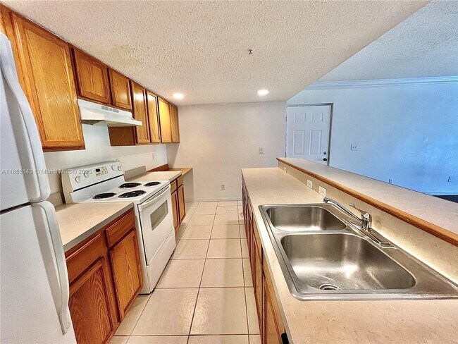 Building Photo - 9905 Westwood Dr