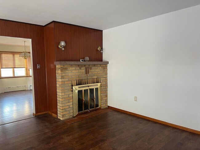 Building Photo - 706 E Catawissa St