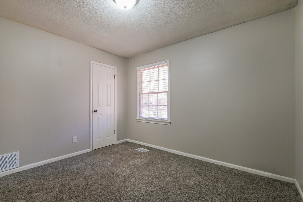 Building Photo - 2915 Winchester Dr