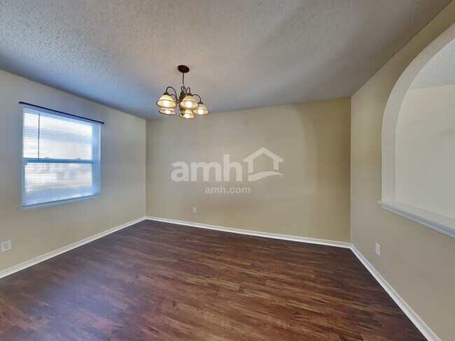 Building Photo - 1317 Central Park Dr