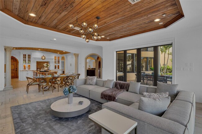 Building Photo - 1011 Rhodes Villa Ave