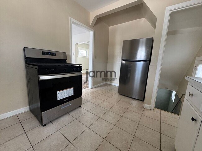 Building Photo - 5233 Anthony St