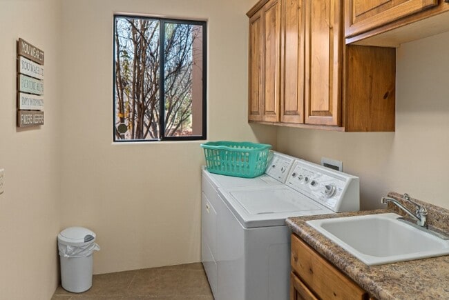 Building Photo - HOUSE - VILLAGE OF OAK CREEK - LAS PIEDRAS