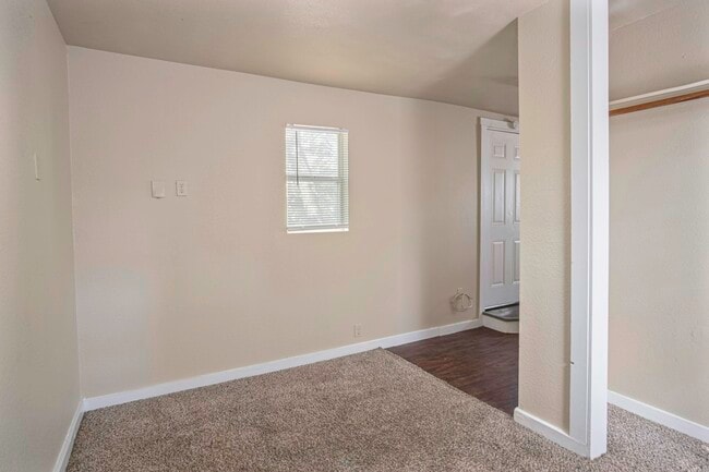 Building Photo - 526 Cooper St