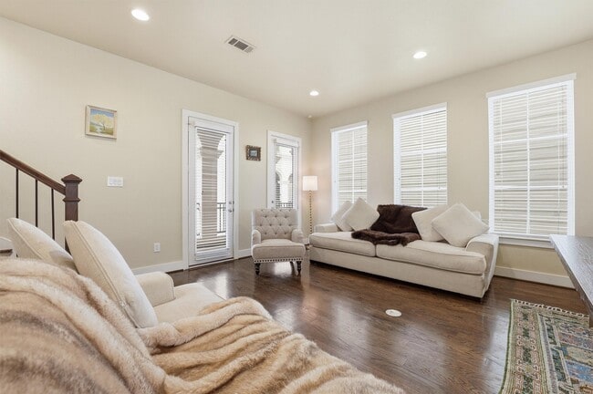 Building Photo - 2714 Freund St