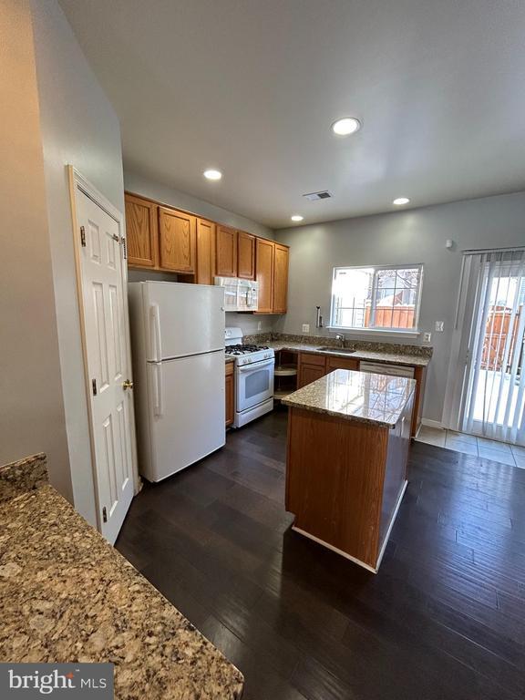 Building Photo - 2423 Dew Meadow Ct