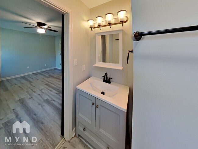 Building Photo - 944 Scoggins Rd