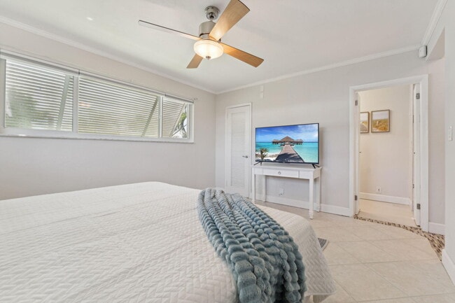 Building Photo - 2691 NE 18th St