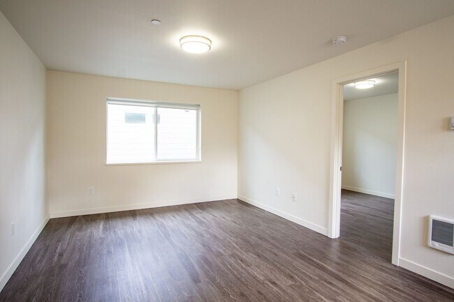 Building Photo - Contemporary 1-Bed Flat w/ DW, W/D & 2 WEE...