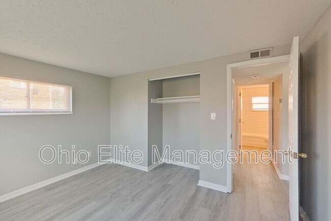 Building Photo - 3605 Cushing Dr