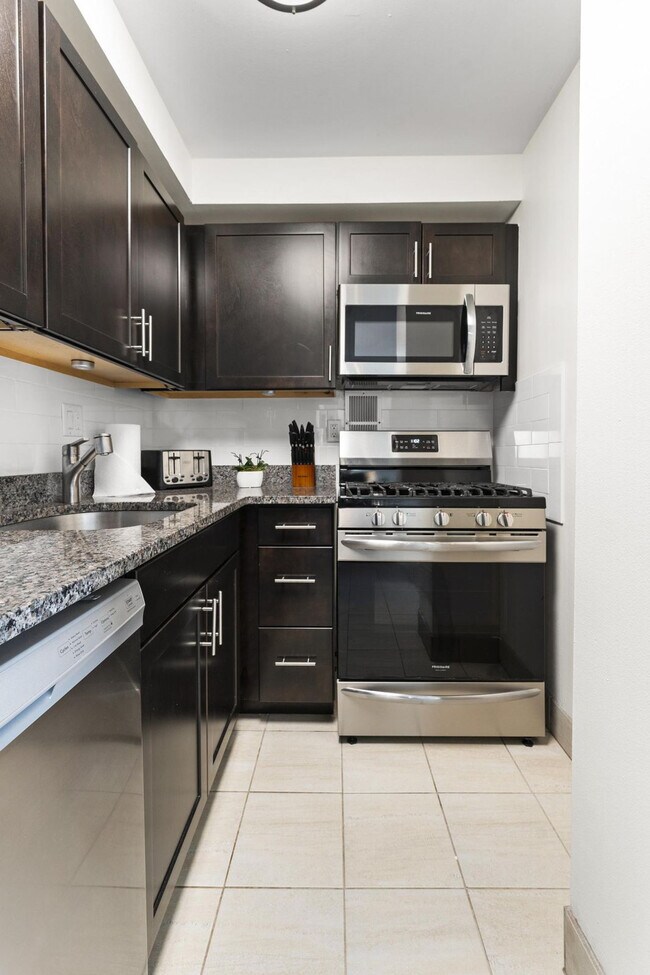 Building Photo - 175 Freeman St