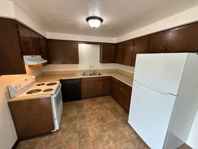 Building Photo - 3875 Iberis St NE