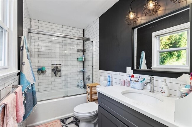 Building Photo - 4 James St