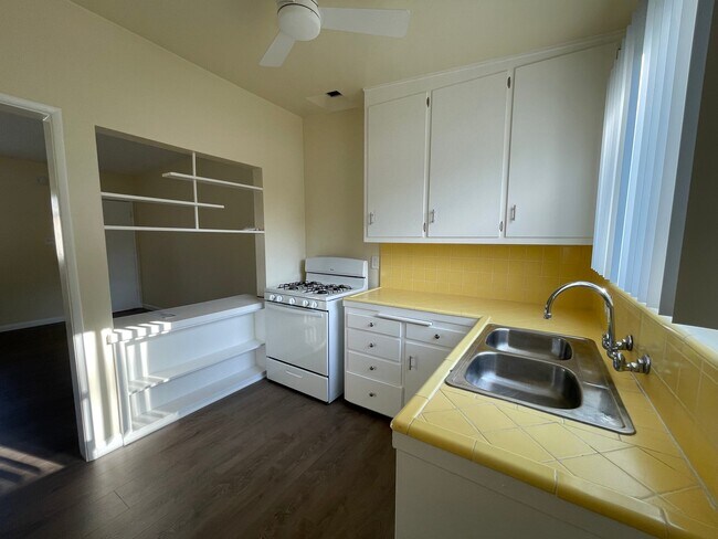 Building Photo - 14207 Sylvan St