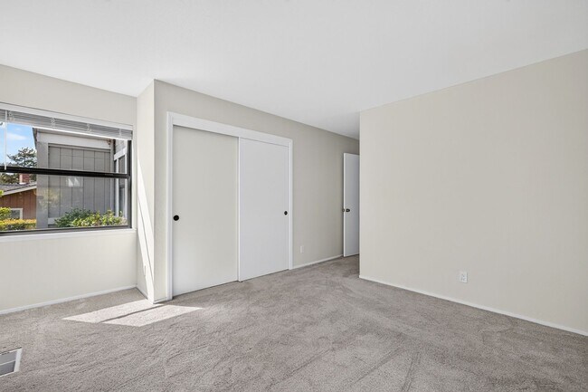 Building Photo - 1837 Lackland Dr