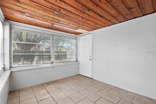Building Photo - 308 38th St S