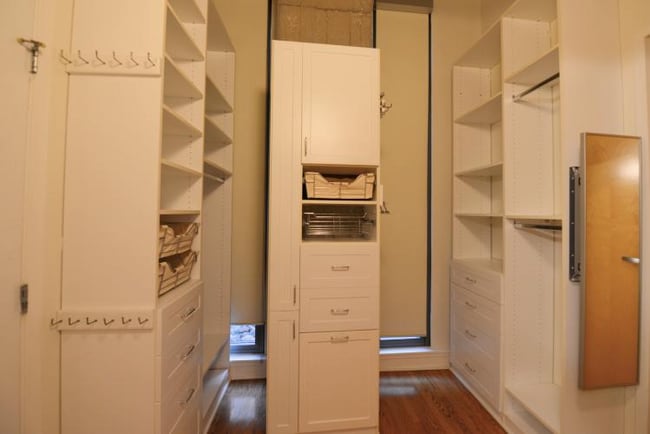 Building Photo - 900 N Kingsbury St