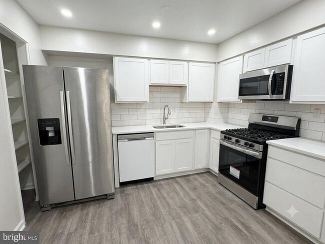 Building Photo - 9984 Shoshone Way