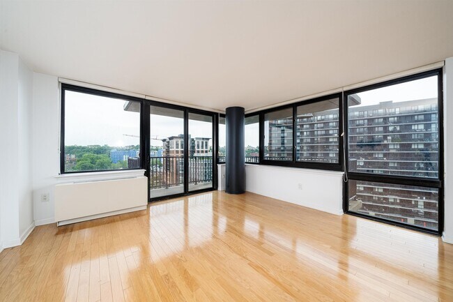 Building Photo - 700 Grove St