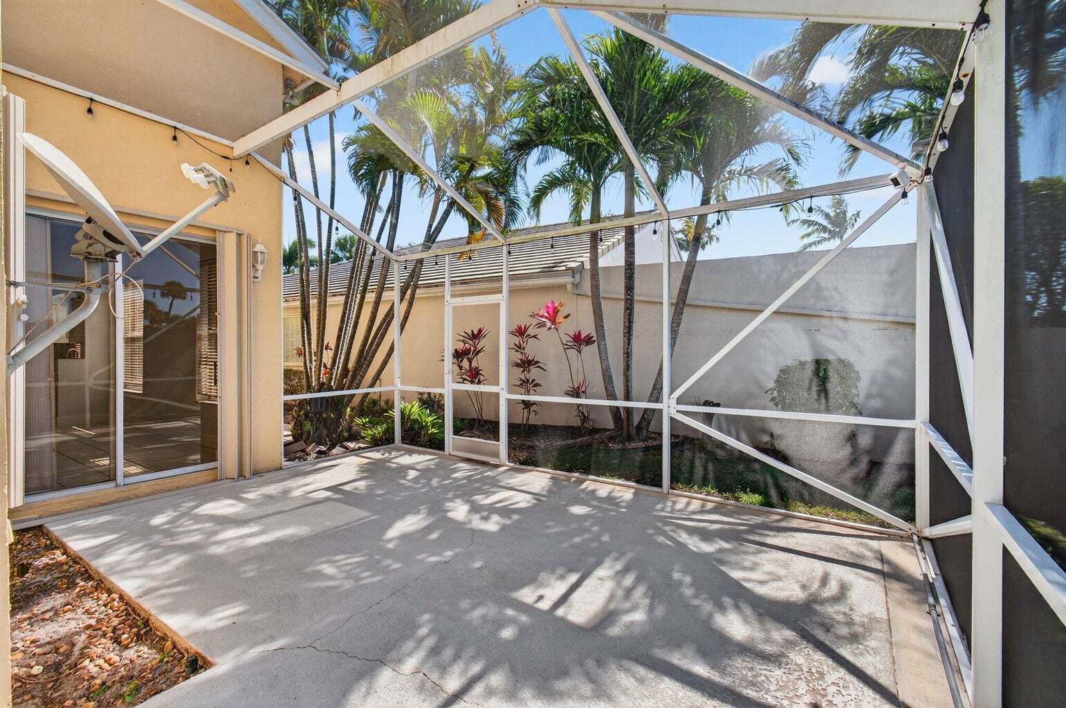 Building Photo - 7848 Travlers Tree Dr