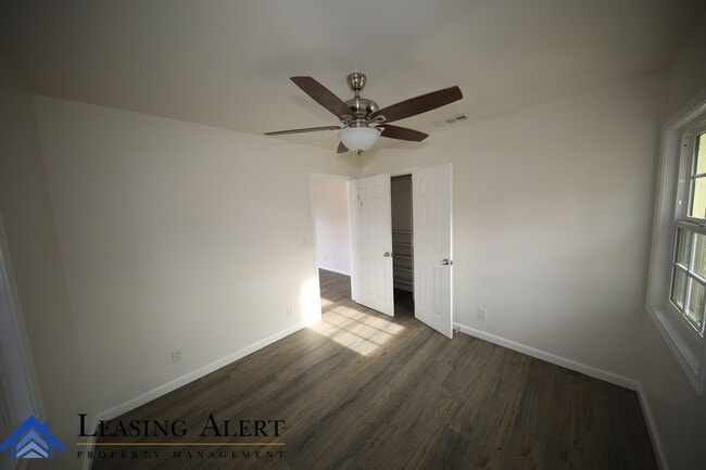 Building Photo - 700 S Kalisher St