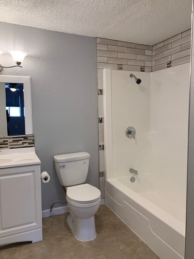 Building Photo - 710 12th St