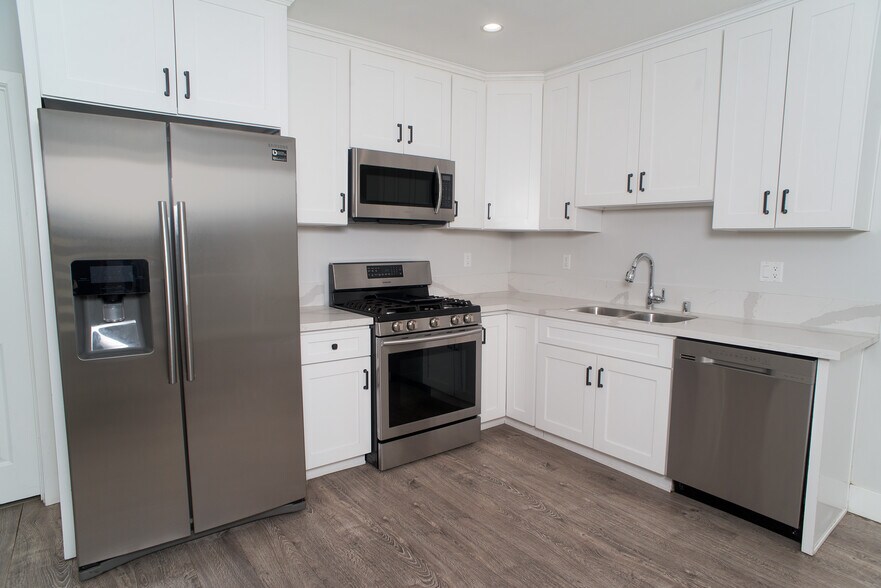 Building Photo - 5904 Tobias Ave