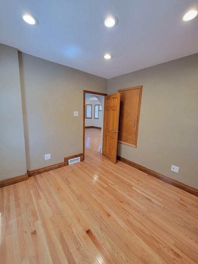 Building Photo - 2010 S Emerson St