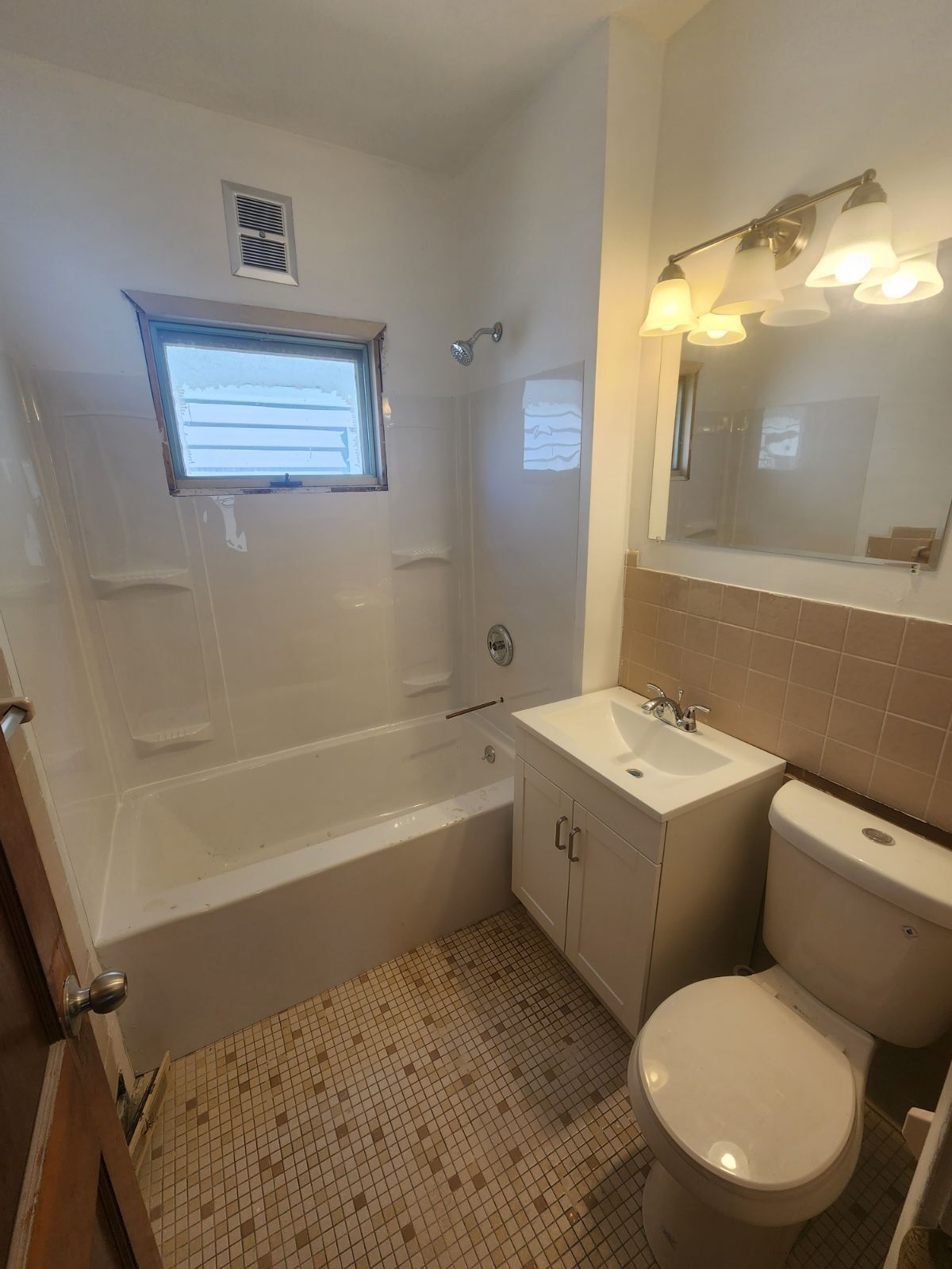 Building Photo - 137 Laird Ave