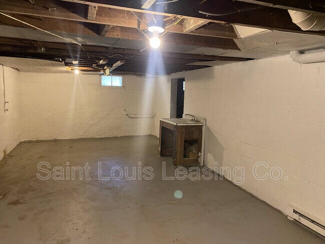 Building Photo - 3745 Dixie Dr