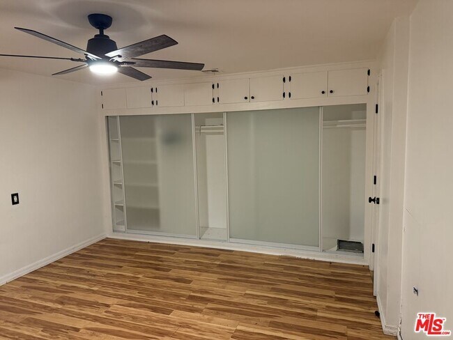 Building Photo - 579 E Fairview Blvd