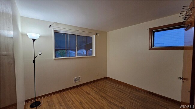 Building Photo - 419 Cherokee Dr