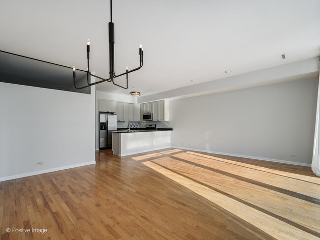 Building Photo - 2225 W Wabansia Ave