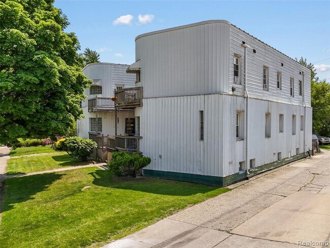 Building Photo - 146 E Hazelhurst St