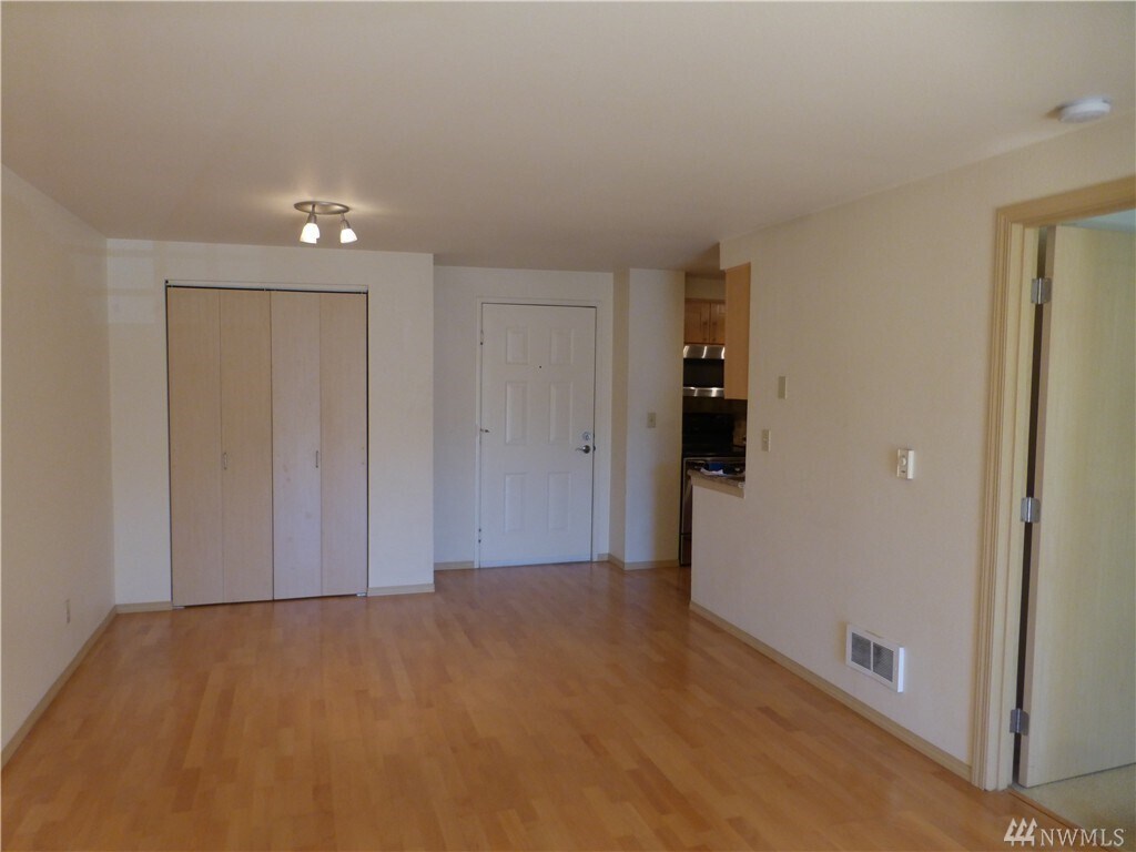 Building Photo - 6970 California Ave SW #B404